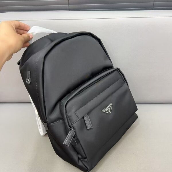 Z5765 65.99$ Prada Size 41*32 - Image 4