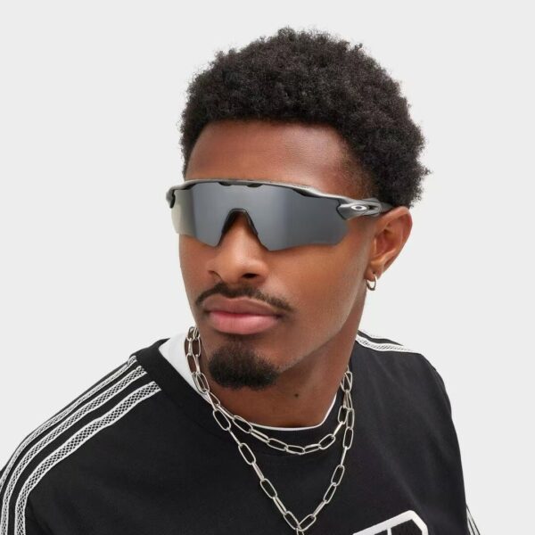 TL2632 Oakley radar 45$ - Image 4