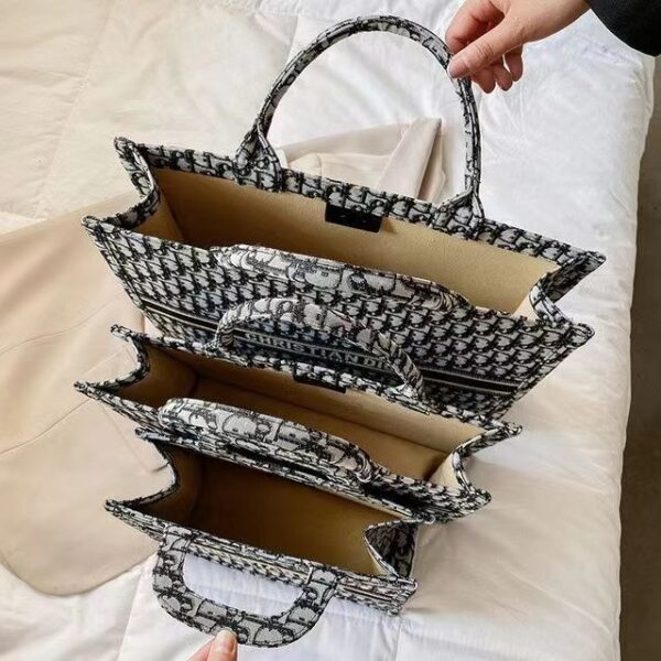 Z4329-55$-Dior size 36-27-10 - Image 4