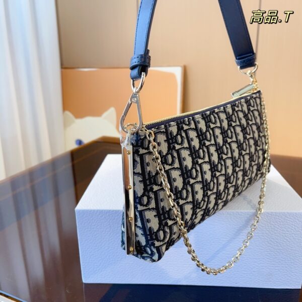 Z5119 Dior 55$ - Image 5