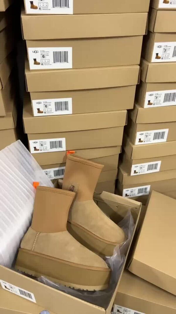 Z4662-65.99$-New UGG-With box - Size 35-40 - Image 2