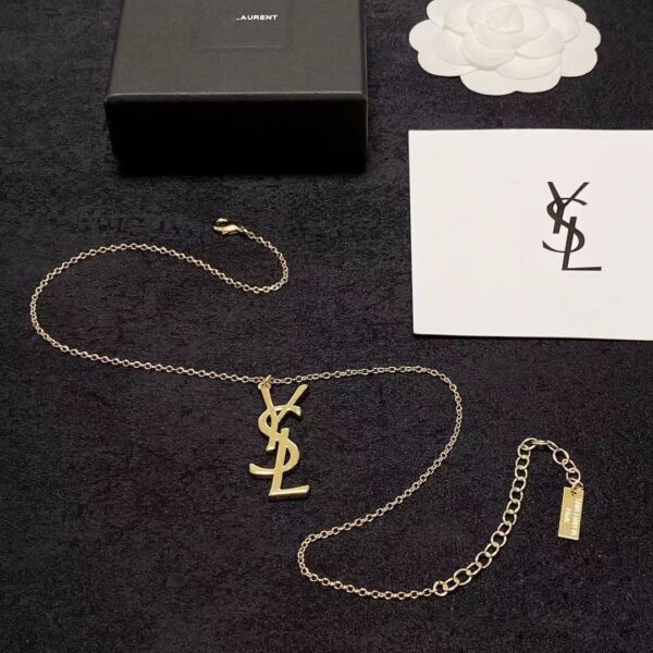 Z5623 YSL 28$