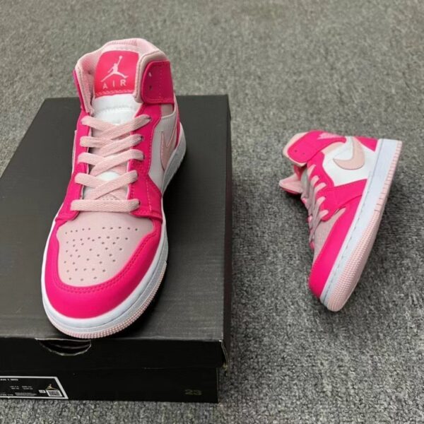 Z5556-56.99$ Nike Women's Edition, Size 36-40 - Image 4