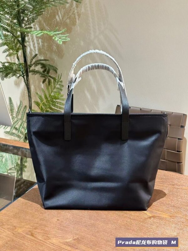 Z5555-55.99$ Prada, size 36 * 31 * 16