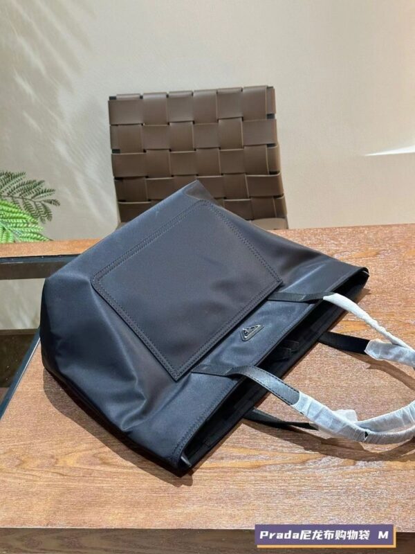 Z5555-55.99$ Prada, size 36 * 31 * 16 - Image 4