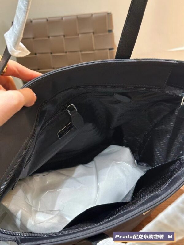 Z5555-55.99$ Prada, size 36 * 31 * 16 - Image 7