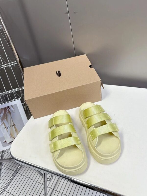 Jam5283  UGG   59.99$ - Image 9