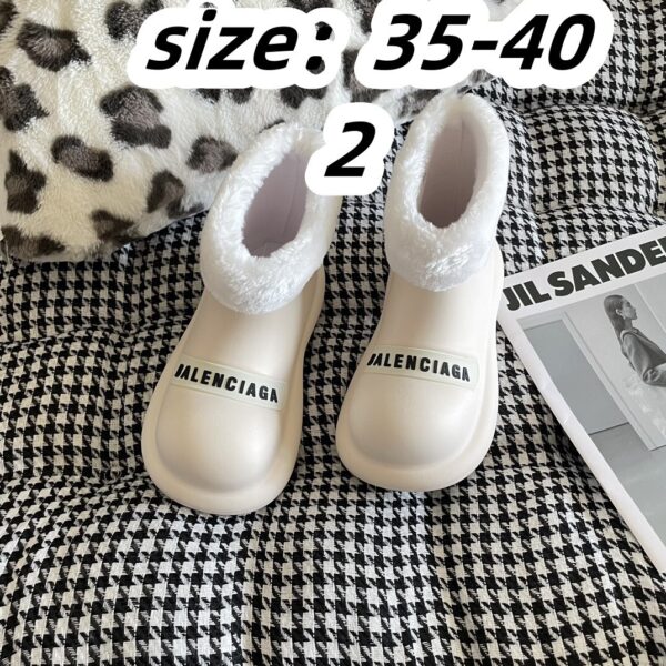 BALENCIAGA 54.66$ code 356-6803-R
