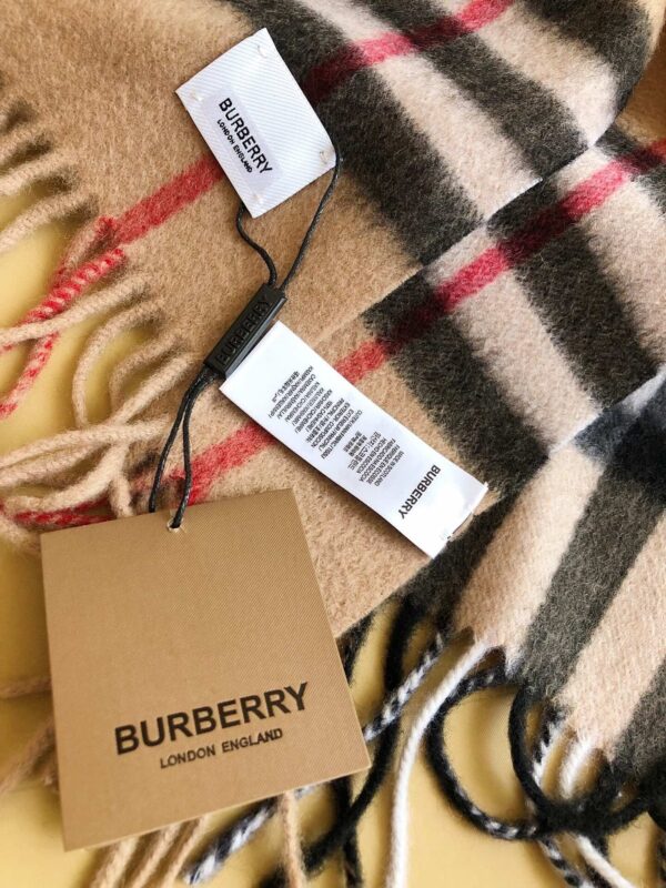 Burberry 25.66$ code 391-6755-R - Image 3