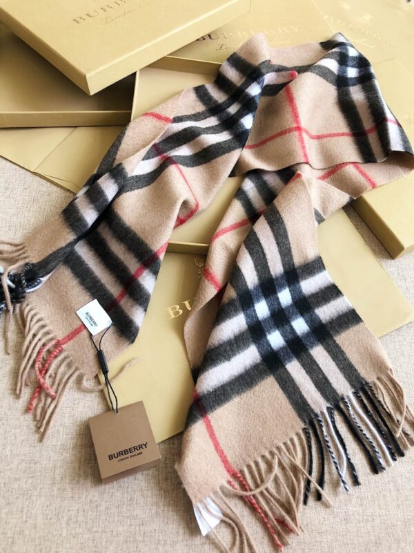 Burberry 25.66$ code 391-6755-R - Image 5