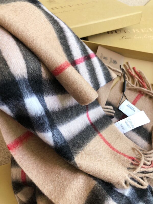 Burberry 25.66$ code 391-6755-R - Image 6
