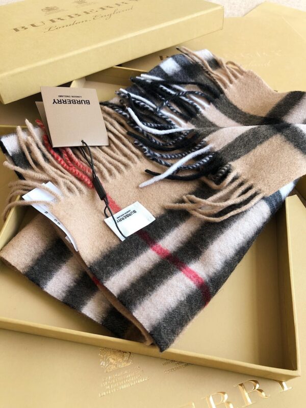 Burberry 25.66$ code 391-6755-R - Image 7