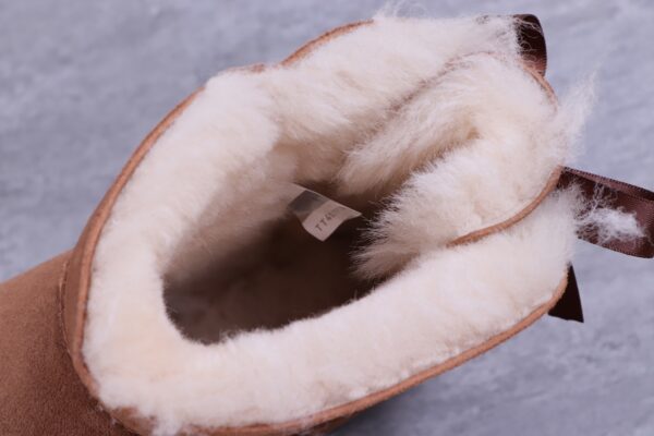 UGG 39.31$ CODE 279-2440-R