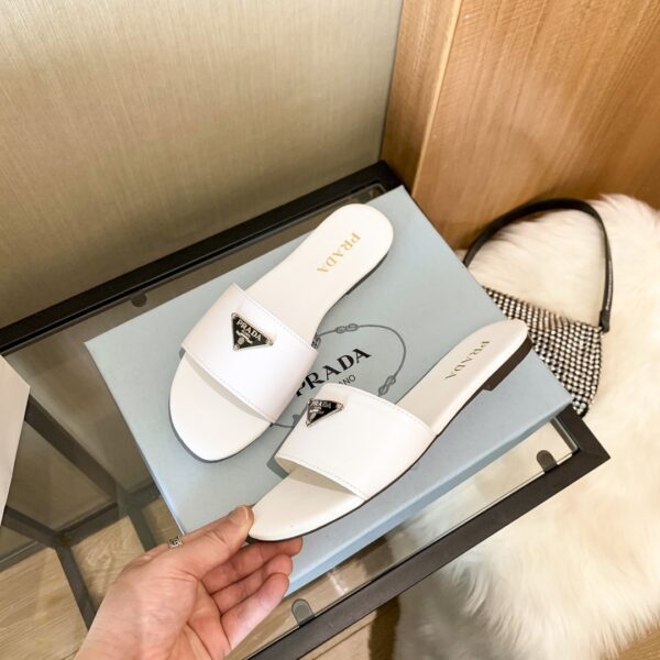 38.54$ Prada CODE shu-2691-R - Image 3
