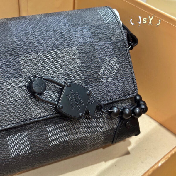 LV 68.66$ code 429-7590-R - Image 11