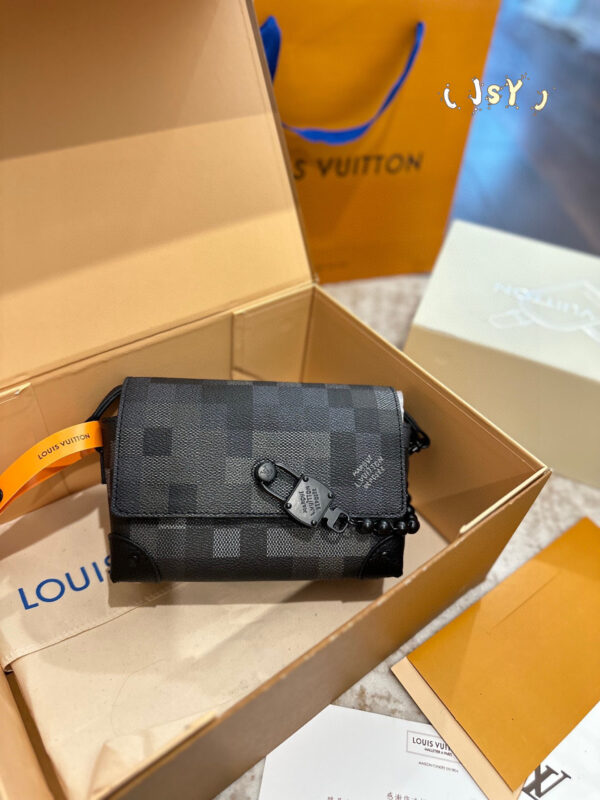 LV 68.66$ code 429-7590-R - Image 12