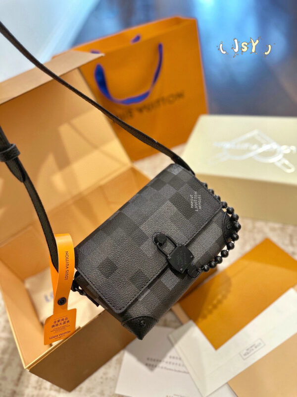 LV 68.66$ code 429-7590-R - Image 5