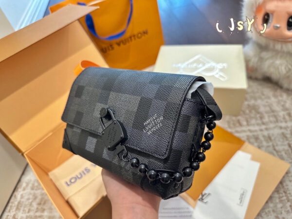 LV 68.66$ code 429-7590-R - Image 9