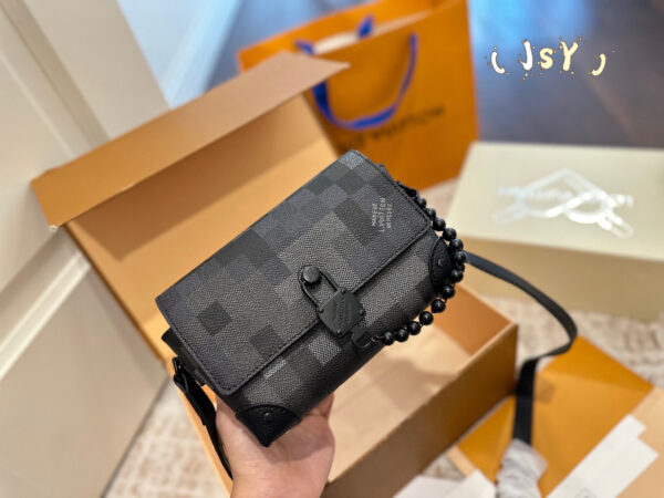 LV 68.66$ code 429-7590-R - Image 10