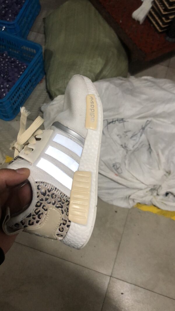 28.73$ Adidas leopard print CODE zhang-2665-R - Image 3