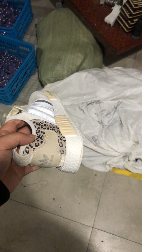 28.73$ Adidas leopard print CODE zhang-2665-R - Image 8