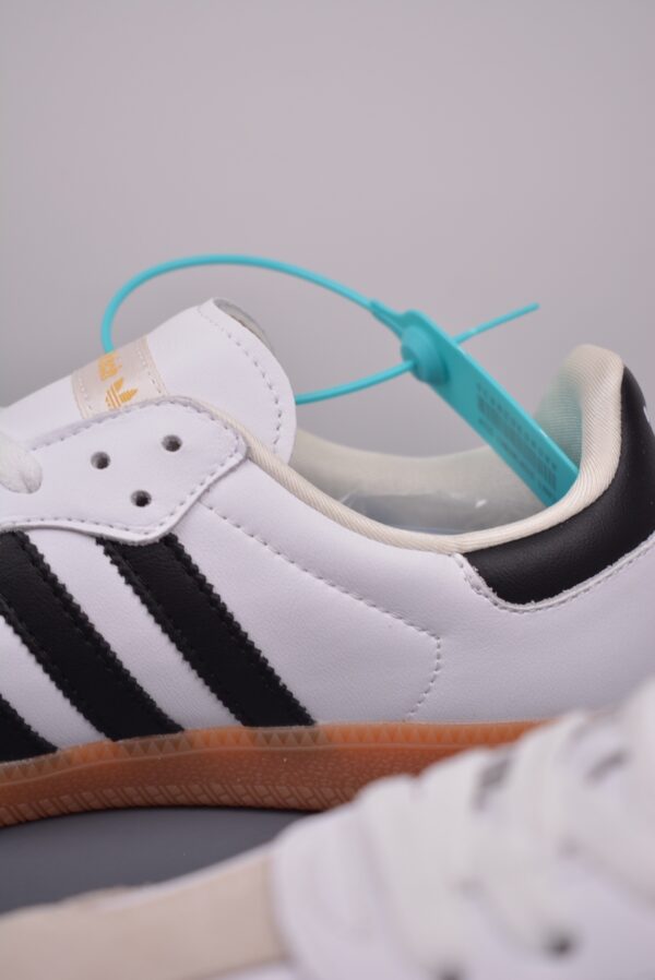 adidas 45.66$ code 351-6712-R - Image 3