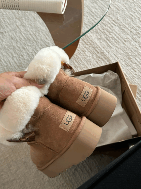 Z7081 69.99$ UGG - Image 6