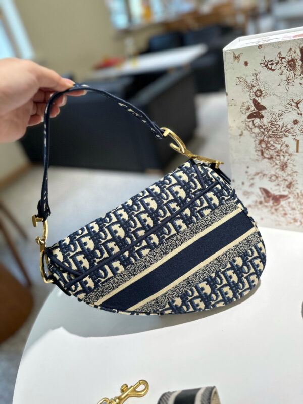 Dior 56.54$ code 306-7376-R - Image 4