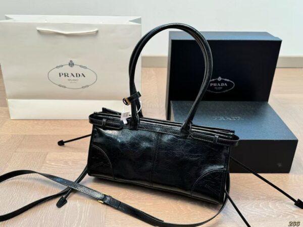 PRADA 88.01$ code 472-7374-R