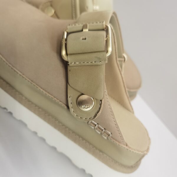 UGG 90.84$ code 525-7373-R