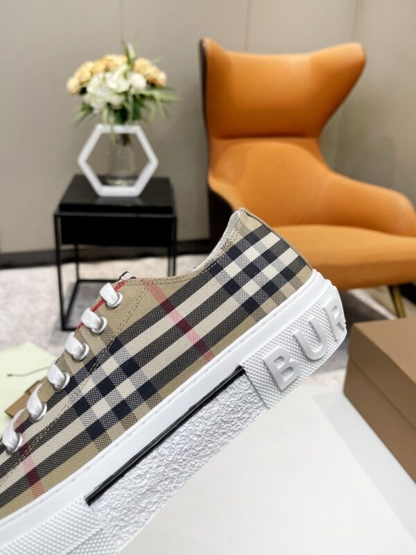 Burberry 47.66$ CODE 449-7202-R - Image 4