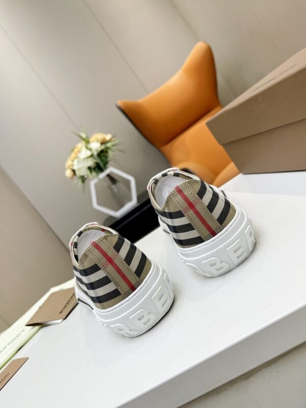 Burberry 47.66$ CODE 449-7202-R - Image 7