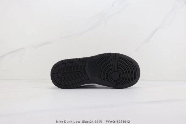 E1320-38$ KID NIKE - Image 2