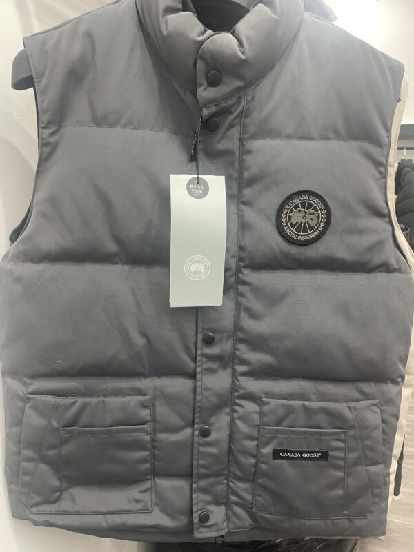 Canada Goose 62.58$ code 420-7269-R - Image 8