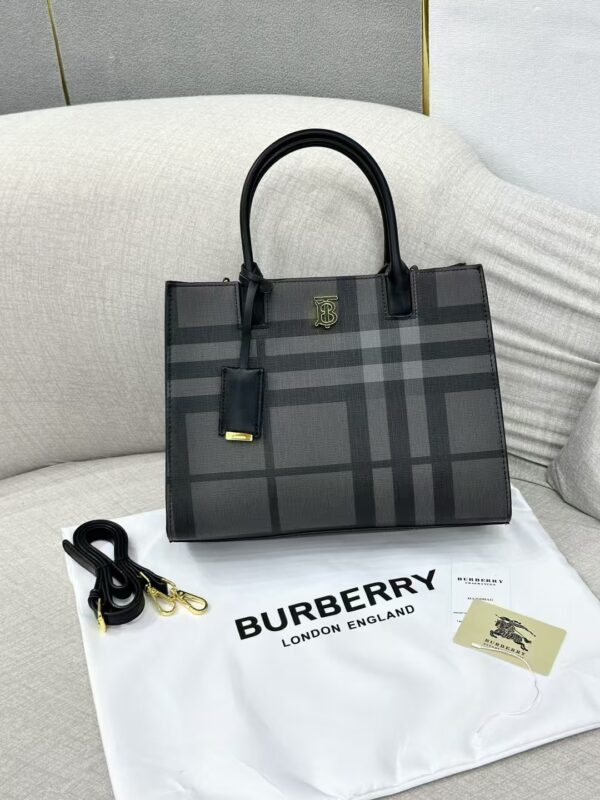 BURBERRY 42.99$ CODE 404-7266-R - Image 10
