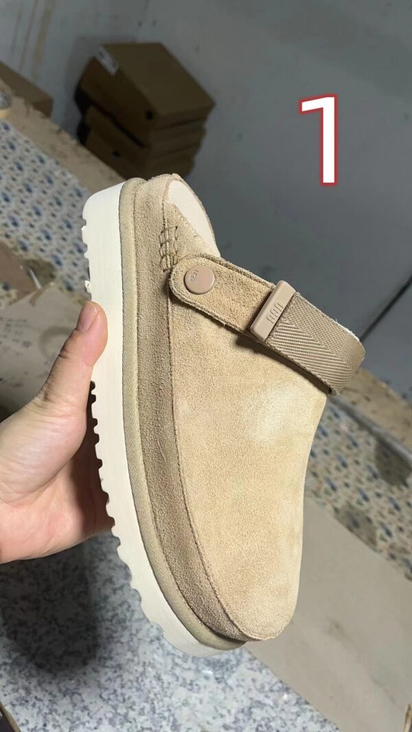 UGG 61.58$ CODE 525-6995-R