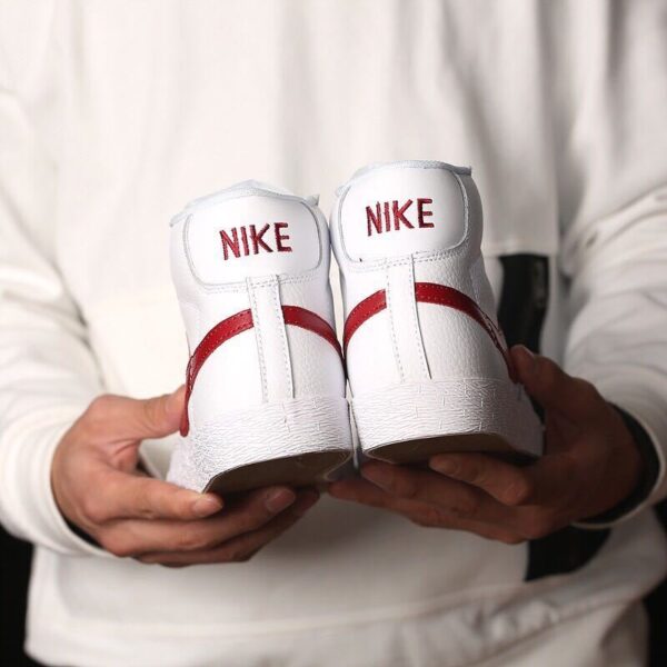 E1127-44.11$ Nike - Image 6