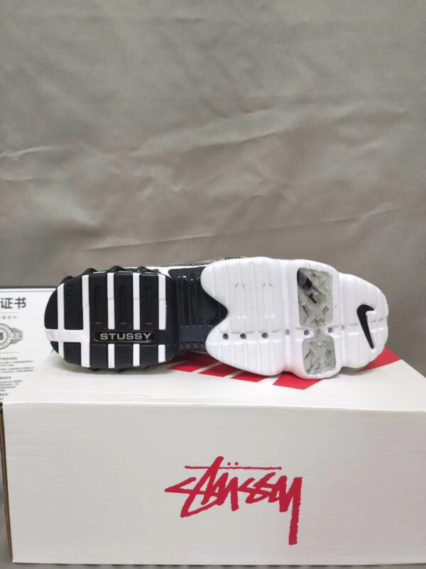 E1319-42.89$NIKE - Image 4