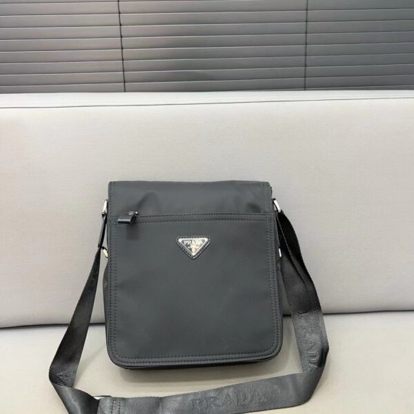 Prada 43.33$ code 306-7124-R
