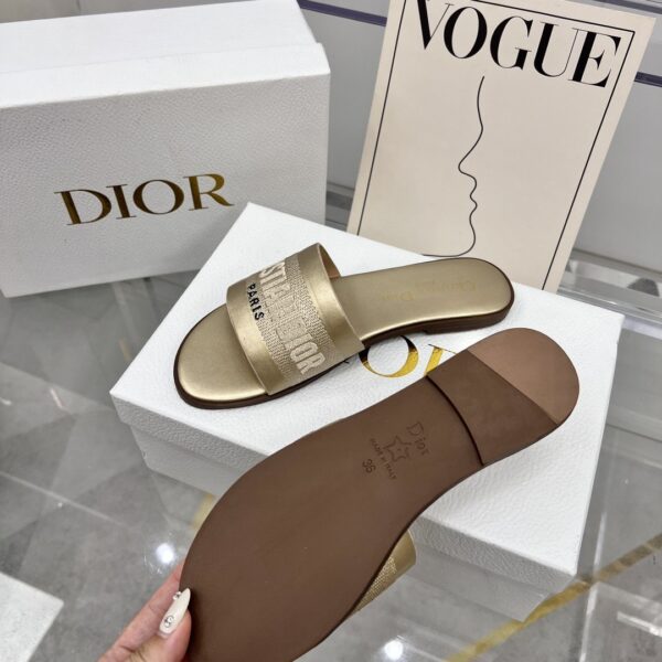 Dior 39.99$ code 449-7049-R