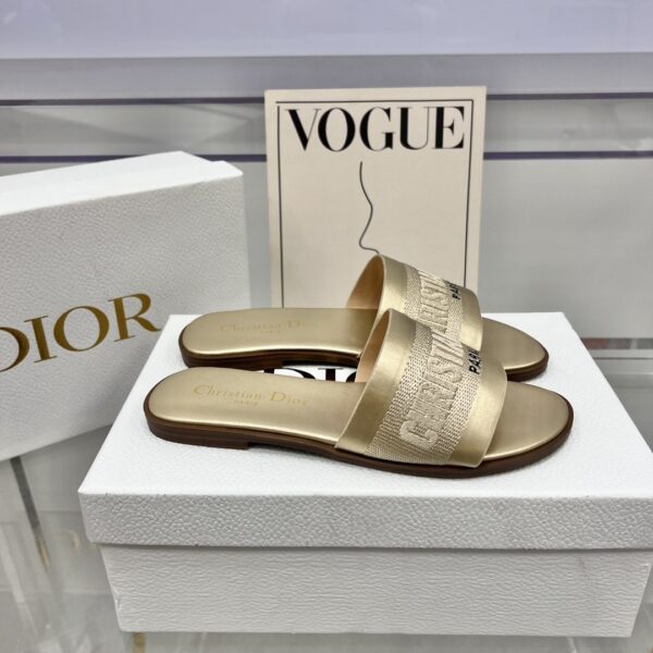 Dior 39.99$ code 449-7049-R - Image 3