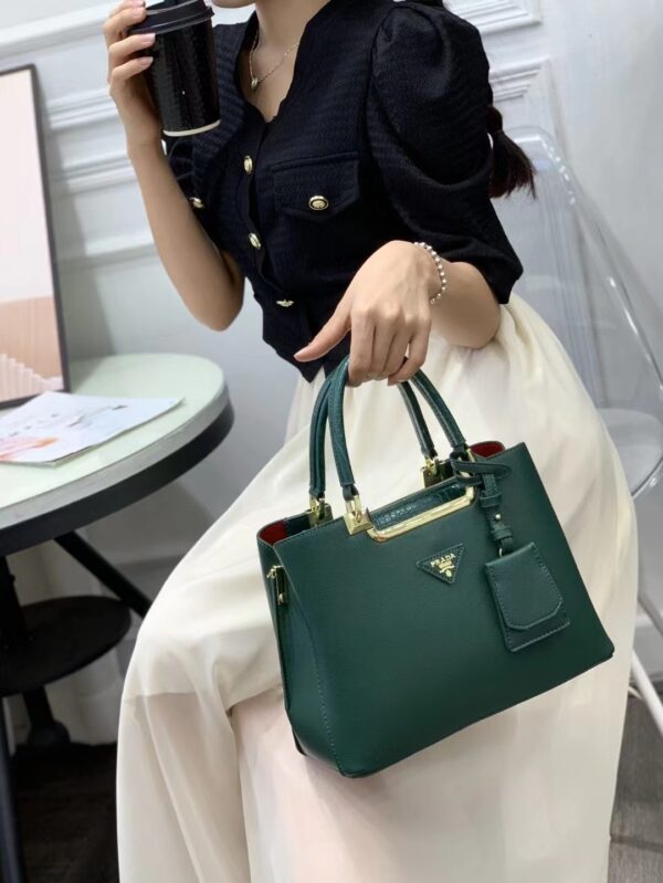43.62$ PRADA code 404-6957-R