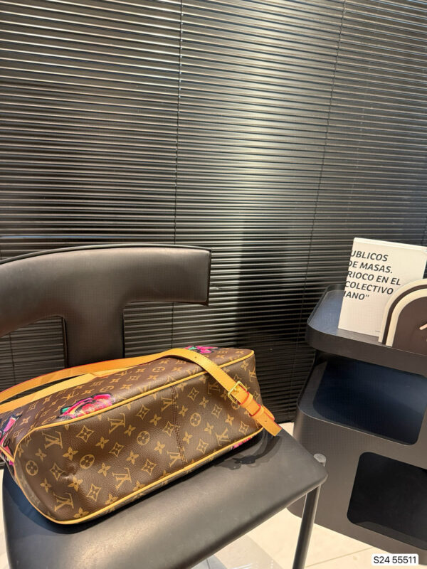 LV 71.66$ code 306-7597-R - Image 3