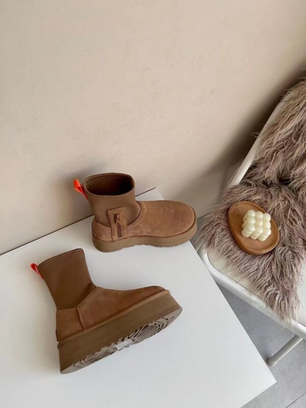 69.38$ UGG code 506-6903-R