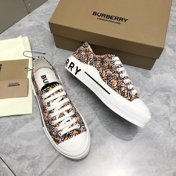 47.39$ BURBERRY code 449-6892-R - Image 12
