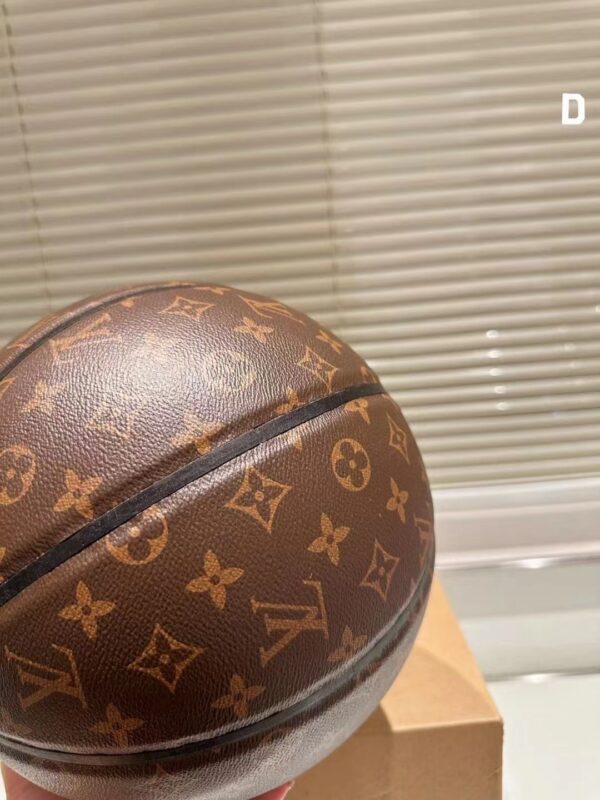 LV 56.37$ Code 472-6681-R