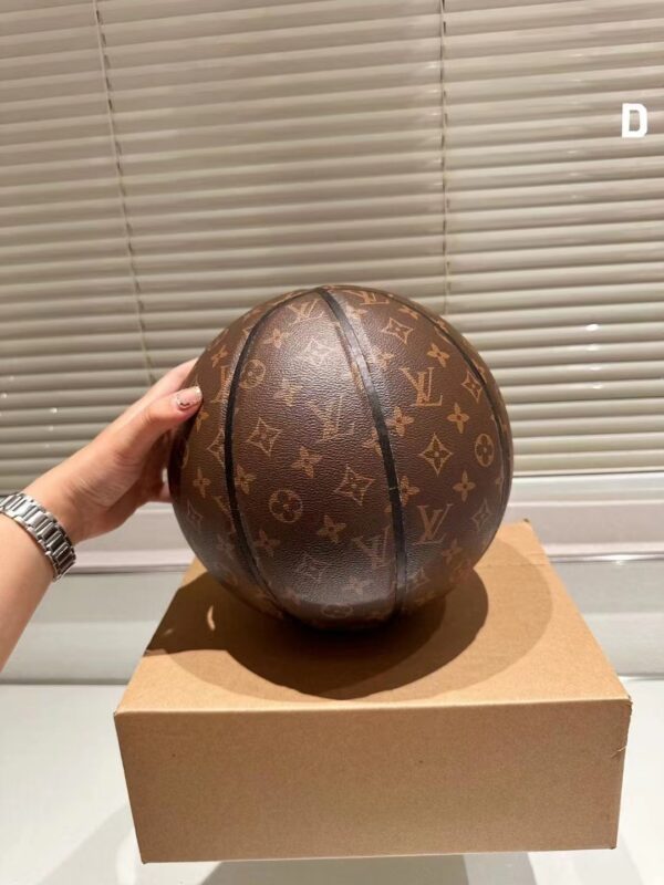 LV 56.37$ Code 472-6681-R - Image 4