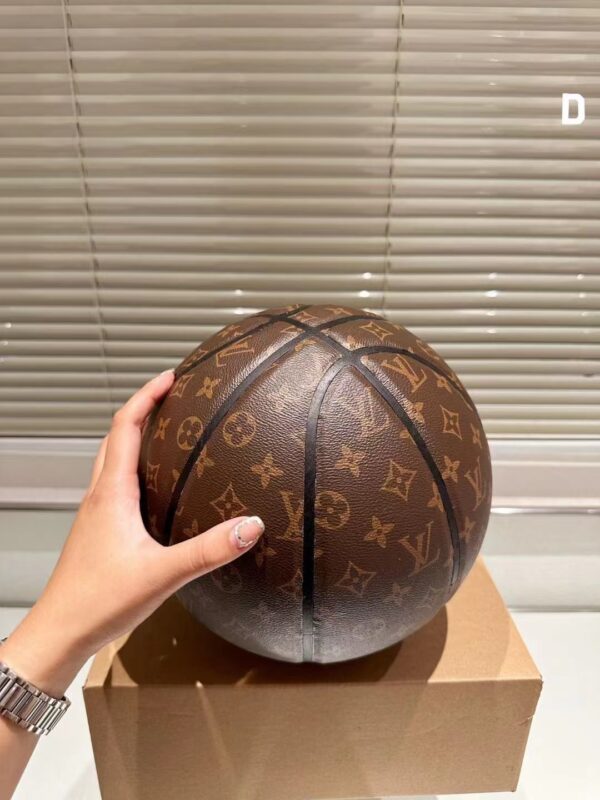LV 56.37$ Code 472-6681-R - Image 5