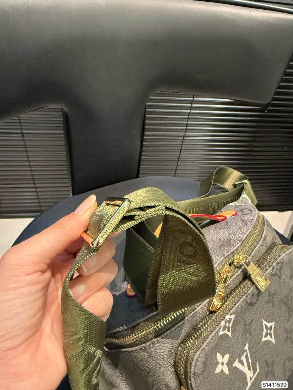 LV 54.99$ code 306-7596-R - Image 3