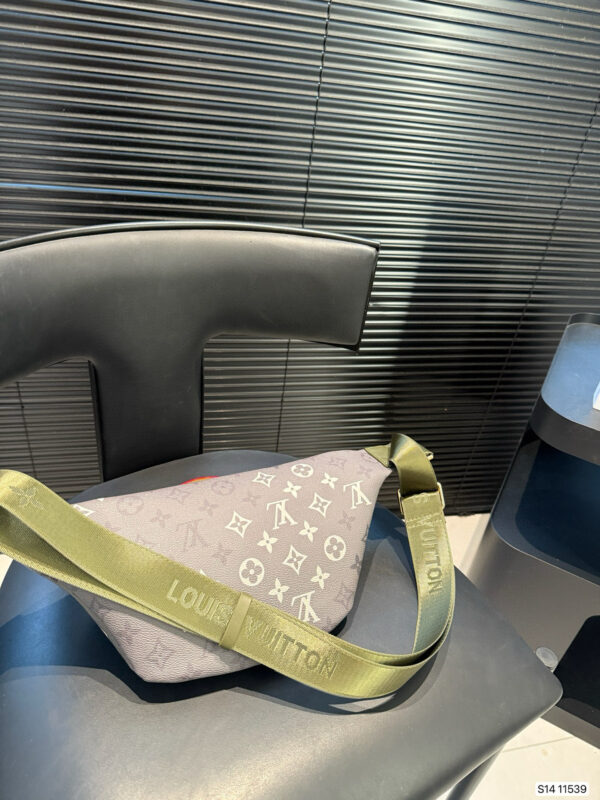 LV 54.99$ code 306-7596-R - Image 4